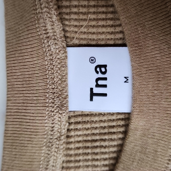 NWT Aritzia TNA Alamo waffle long sleeve top in barrel brown size medium - Picture 4 of 9